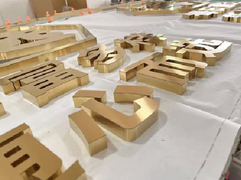 华安拉丝不锈钢字的特点。