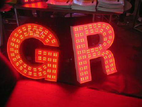 华安LED发光字常见的安装误区。