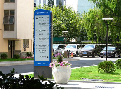 华安哪些因素影响宣传栏的制作？